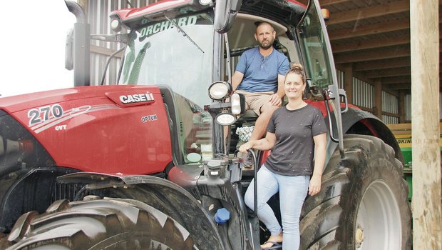 Auswanderer: Damian und Terese Orchard haben in Neuseeland ein Lohnunternehmen und schätzen die Schweizer Helfer Damian und Terese Orchard in ihrem Fuhrpark. Das Lohnunternehmen besitzt zehn Landwirtschaftsfahrzeuge wie Traktoren und Mähdrescher. Während Damian die Einsätze leitet und Maschinen repariert, macht Terese die Buchhaltung. (Bild Matthias Stadler)