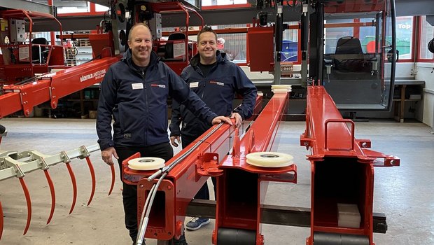 Seit zehn Jahren sind Philipp Loosli (l.) und Andreas Wittwer die Inhaber und Geschäftsführer der Bächtold Landtechnik AG. Heuer feiert das Unternehmen 44 Jahre Firmengeschichte. (Bild: Livio Janett)