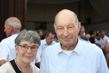 Der ehemalige Präsident von Swiss Beef CH Conrad Schär aus Schweizersholz mit Frau Marianne freuen sich, bekannte Rindermäster zu treffen. 