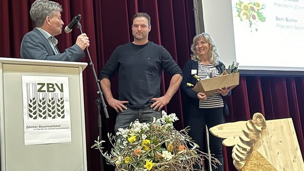 Ehrenvoll verabschiedete Martin Haab Beni Bühler und Theres Weber aus dem ZBV-Vorstand (v. l.). (Bild: Daniela Clemenz)